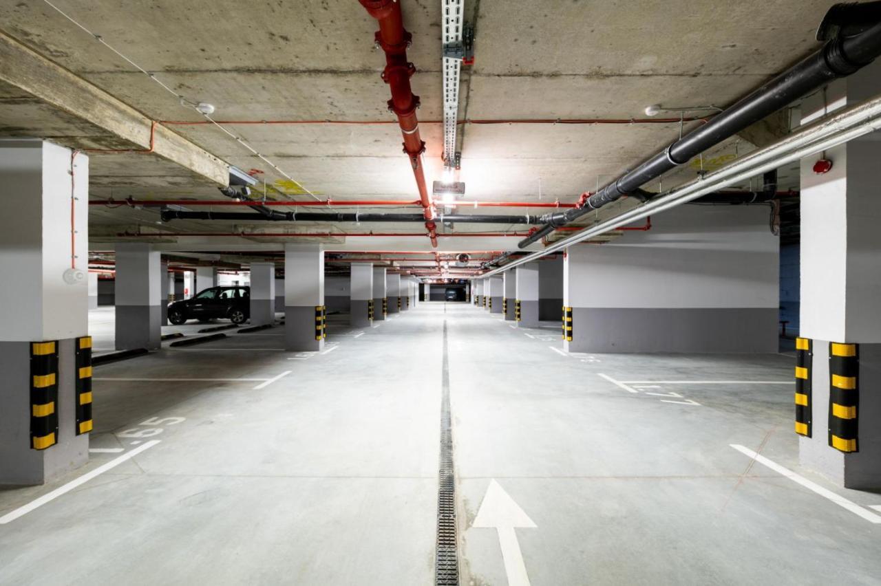 Woodside Woodside Free Parking & , Free Locker *